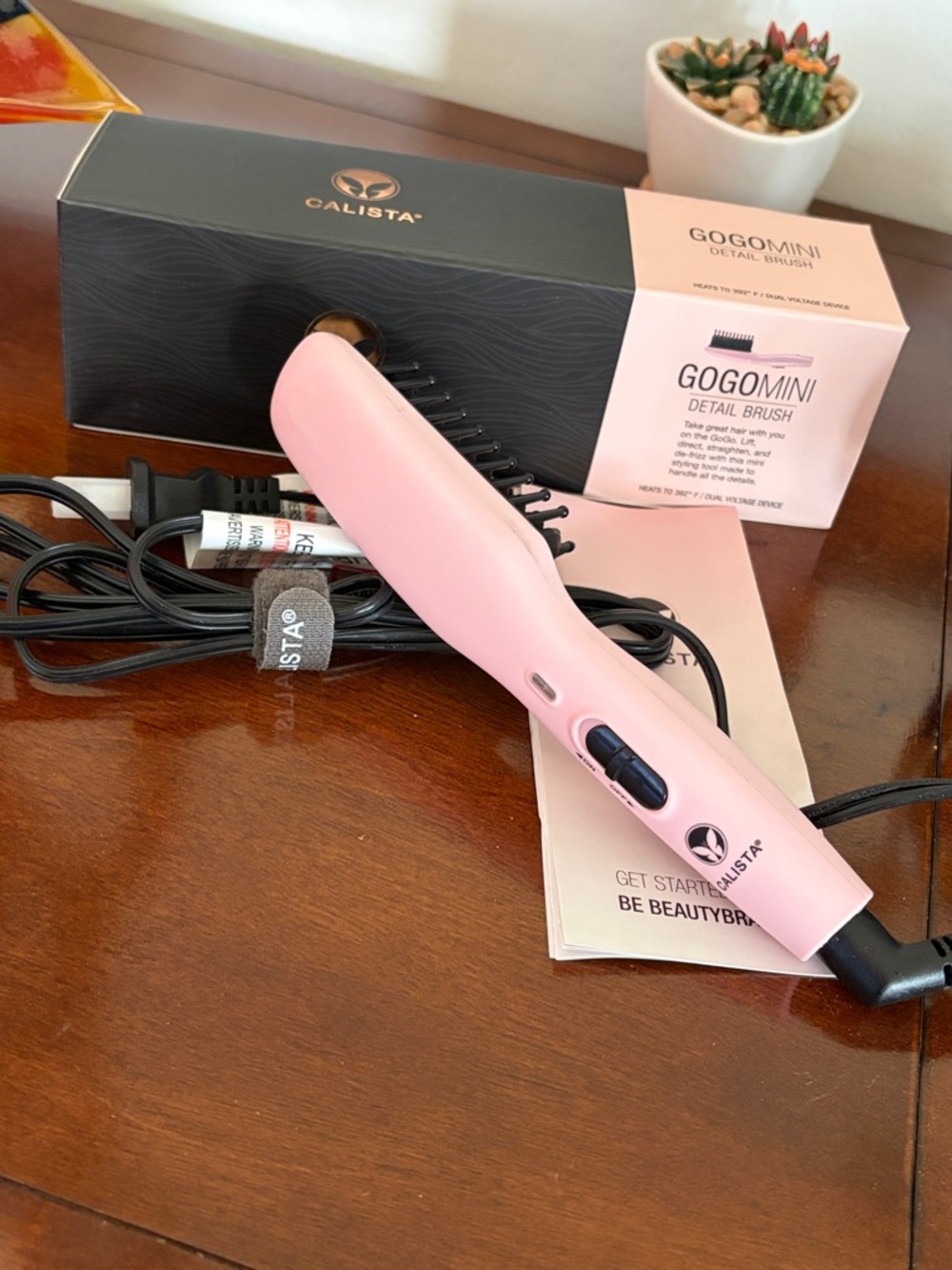 Calista GoGo Mini Heated Triangl Detailer Brush ~ Blush Pink - Picture 3 of 4